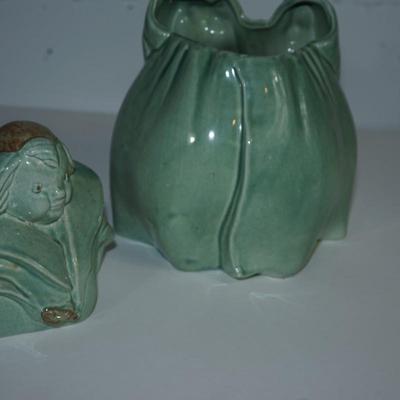 Sale Photo Thumbnail #195: "Thou shalt not steal "
Friar Tuck cookie jar. 
the base has an area of wear. one small chip by the left hand in the photo. 
Otherwise good condition. 
Height: 11"