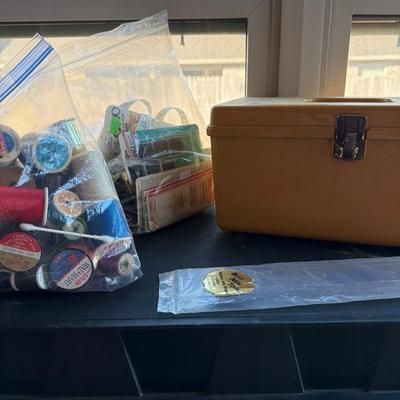 Sale Photo Thumbnail #167: Material, Thread and baby blankets, Toys.