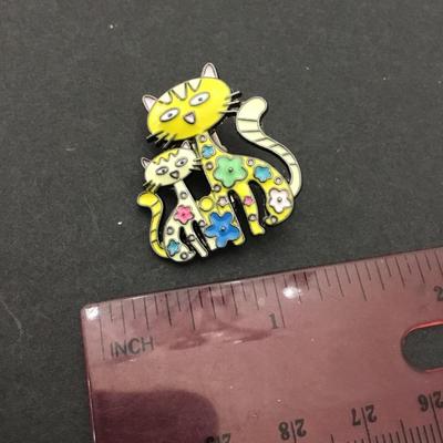mama and baby cat pin