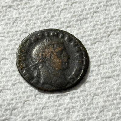 MAXENTIUS 306-312 ANCIENT ROMAN BRONZE COIN AS PICTURED. (COIN #36C). QUARTER SIZED COIN,