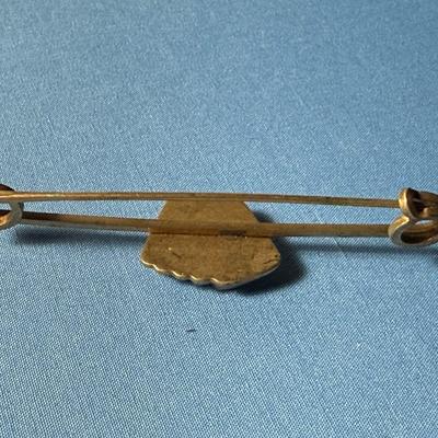 Vintage/Antique "ROYAL FLUSH CARDS" 3" Mother of Pearl Horse Blanket Safety Pin in Good Preowned Condition.