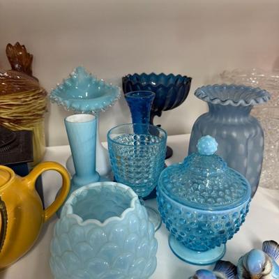 Sale Photo Thumbnail #248: Goebel birds, etc.