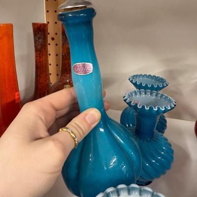 Sale Photo Thumbnail #262: Goebel birds, Fenton pieces