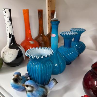 Sale Photo Thumbnail #260: Goebel birds, Fenton pieces