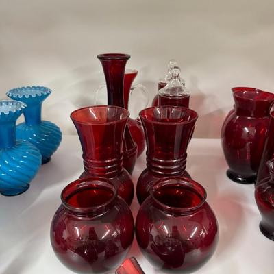 Sale Photo Thumbnail #266: Goebel birds, etc.