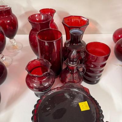 Sale Photo Thumbnail #272: Goebel birds, seashell dishes, etc.