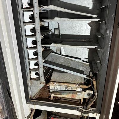 Vintage Coca-Cola Vending Machine – Cavalier CSS-12-96 “Here’s the Real Thing” (1960s–70s)