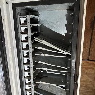 Vintage Coca-Cola Vending Machine – Cavalier CSS-12-96 “Here’s the Real Thing” (1960s–70s)