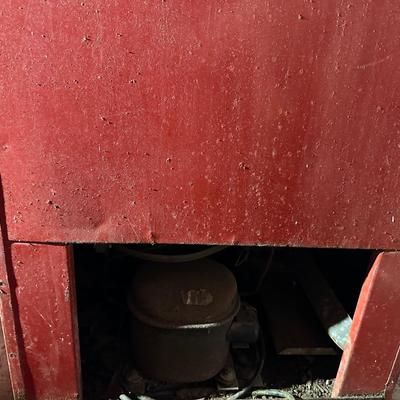 Vintage Coca-Cola Vending Machine – Cavalier CSS-12-96 “Here’s the Real Thing” (1960s–70s)