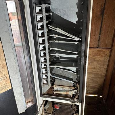 Vintage Coca-Cola Vending Machine – Cavalier CSS-12-96 “Here’s the Real Thing” (1960s–70s)