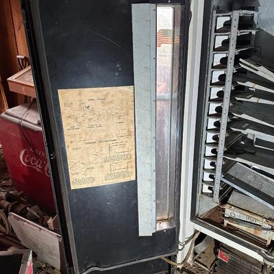 Vintage Coca-Cola Vending Machine – Cavalier CSS-12-96 “Here’s the Real Thing” (1960s–70s)