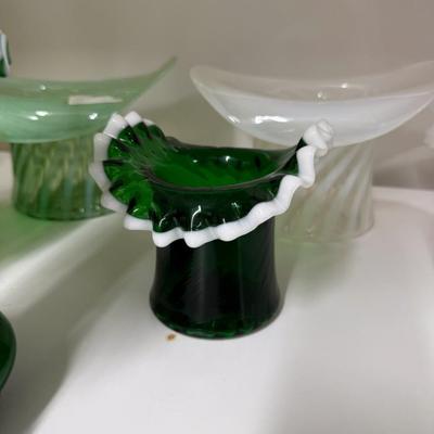 Sale Photo Thumbnail #519: Fenton glass, see photos