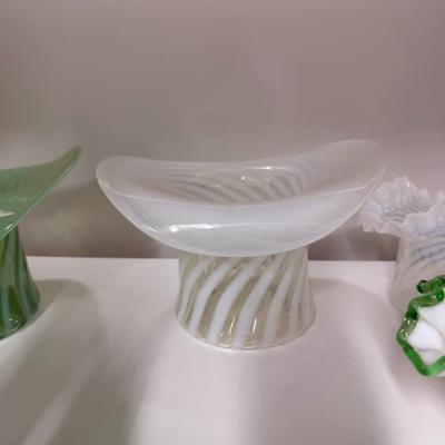 Sale Photo Thumbnail #520: Fenton glass, see photos