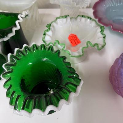 Sale Photo Thumbnail #522: Fenton glass, see photos