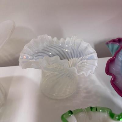 Sale Photo Thumbnail #524: Fenton glass, see photos