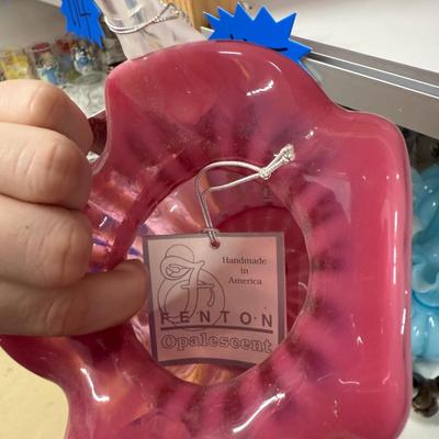 Sale Photo Thumbnail #531: Fenton glass, see photos