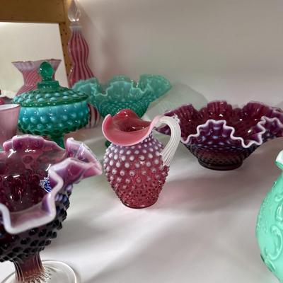 Sale Photo Thumbnail #540: Fenton glass and small vase, see photos