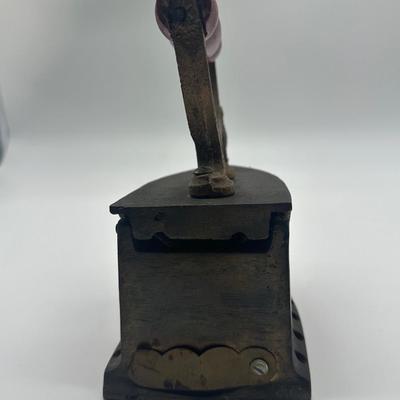 Vintage Cast Iron Sad Iron w/ Rooster Finial & Trivet Insert