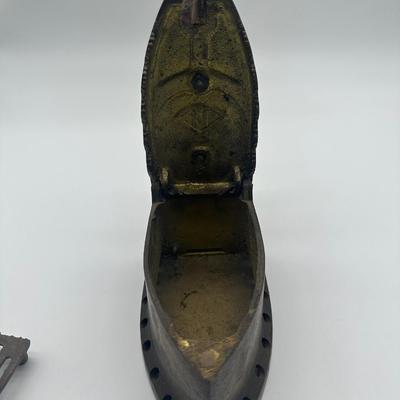 Vintage Cast Iron Sad Iron w/ Rooster Finial & Trivet Insert