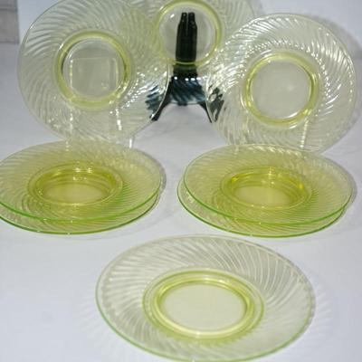 Sale Photo Thumbnail #245: possible Anchor Hocking Swirl pattern
8" 
vaseline glass 
set of eight
good condition. No cracks or chip. the glass is clear 
UV fluorescent