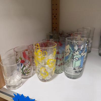 Sale Photo Thumbnail #547: Various glasses, including souvenir E.T. and Alvin and the Chipmunks