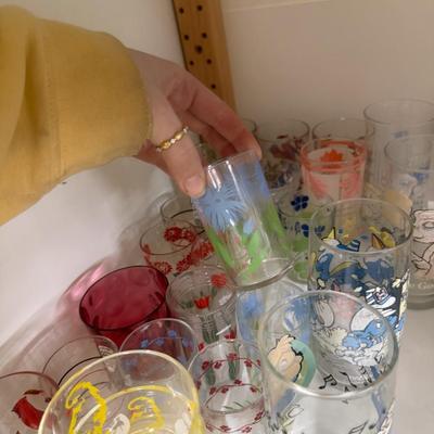 Sale Photo Thumbnail #549: Various glasses, including souvenir E.T. and Alvin and the Chipmunks