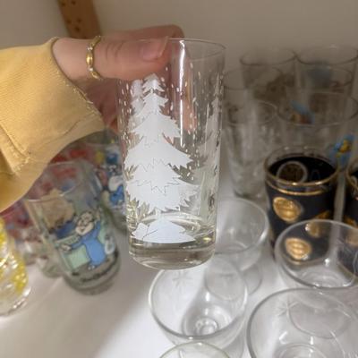 Sale Photo Thumbnail #554: Various glasses, see photos