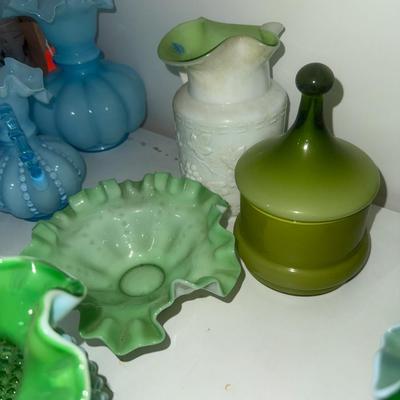 Sale Photo Thumbnail #565: Fenton glass, see photos