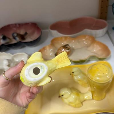 Sale Photo Thumbnail #669: Dishes, birds, single salt and pepper shaker, etc.