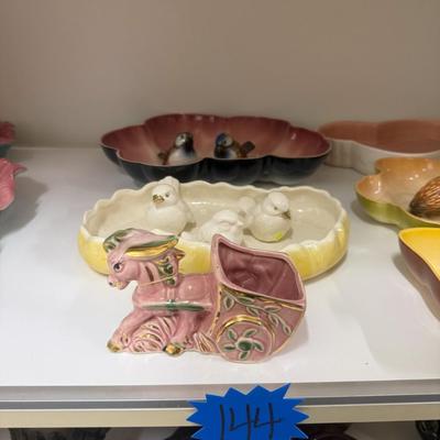 Sale Photo Thumbnail #673: Container, dishes/trays, birds