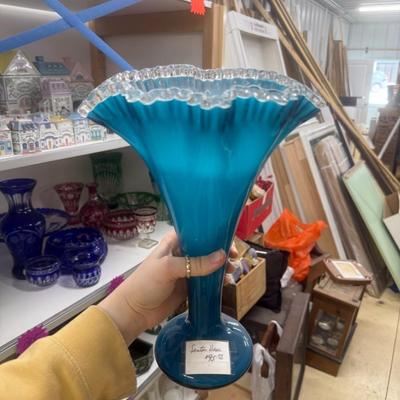 Sale Photo Thumbnail #798: Fenton vase, other is Guildcraft