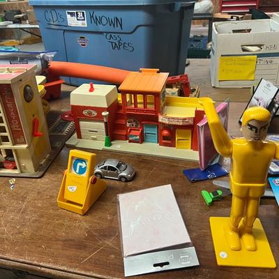 Sale Photo Thumbnail #196: - Tables are included 

NO CHERRY PICKING or taking ONLY the items you want and leaving the rest or you will be banned! Please arrive with enough time to load. Bring boxes/any tools to assemble /dolly/people to help load/etc.
- Questions? Call Shawn at 91