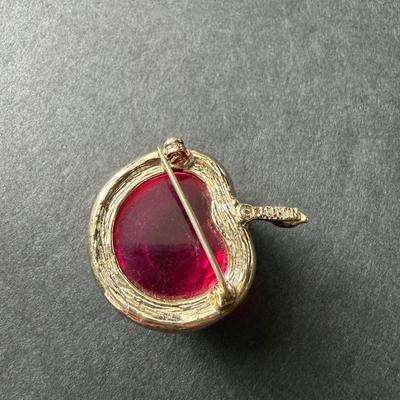 vintage 1972 Sarah Coventry "Burgundy" lucite apple brooch in a gold-tone setting