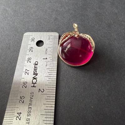 vintage 1972 Sarah Coventry "Burgundy" lucite apple brooch in a gold-tone setting