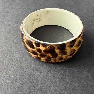 vintage leopard print lucite bangle bracelet.