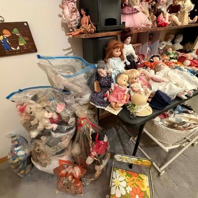 Lot 51: Doll Selection