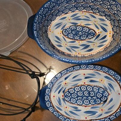 Temp-tations Old World Blue 1.5 Qt Oval Baker w/ Lid & Wire Rack – By Tara