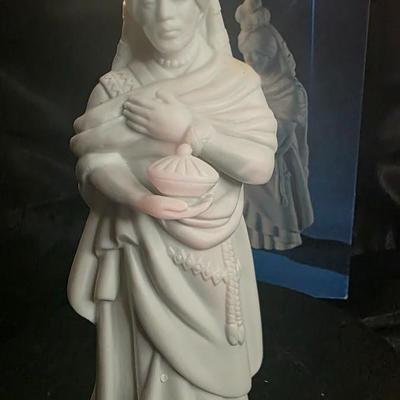 Vintage AVON Nativity Figure – The Magi Kaspar – Porcelain Wise Man with Gift Vessel – 1980s