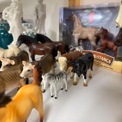 Sale Photo Thumbnail #530: Plastic toys