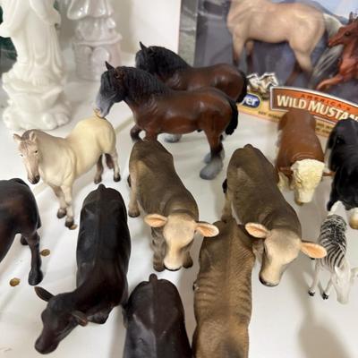 Sale Photo Thumbnail #529: Plastic toys