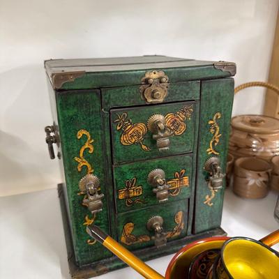 Sale Photo Thumbnail #864: Box, etc.