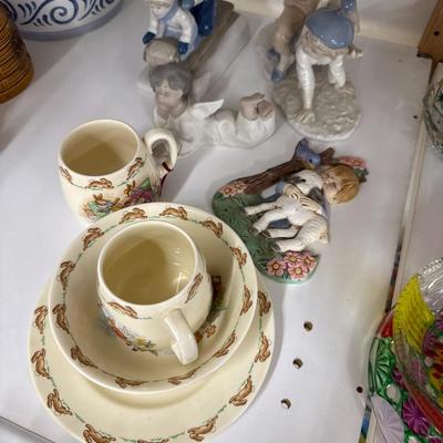 Sale Photo Thumbnail #920: Bunny set, figures