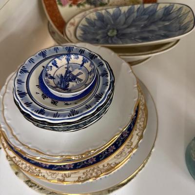 Sale Photo Thumbnail #932: Plates and more