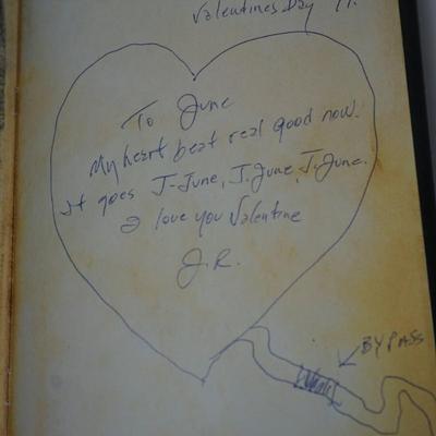 Sale Photo Thumbnail #335: for fan of country music legend Johnny Cash is this book that contains the story of Johnny Cash from his youth to his career and family life with June Carter, Many photo's, copies of letters, drawings as a child, writings of his life and more. I true keep