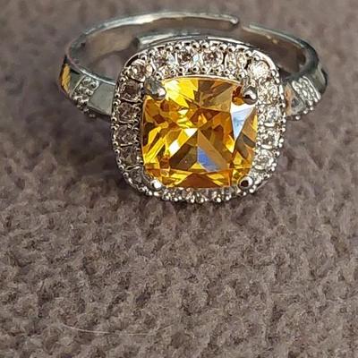 Fashion Ring Yellow Square Halo