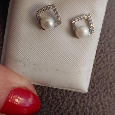 Fashion Earrings Pearl and Silver