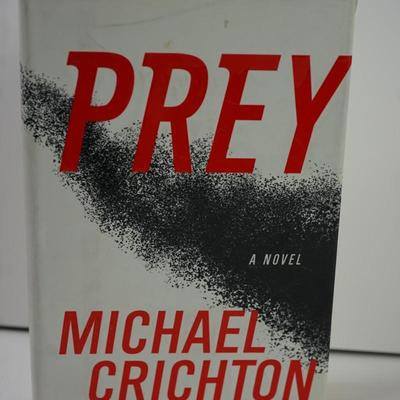 Sale Photo Thumbnail #345: Harper Collins Publisher. 
Conditon the cover dust jacket has slight soiling on the front and a crease in the upper corner . lower in the spine of the book there is a crease 'not bad but not perfect. The first few pages have "clipped" edges 5-6 pages? 
Th