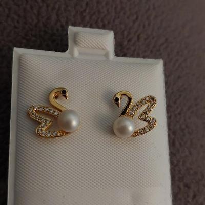 Fashion Earrings Gold Swan with Pearl