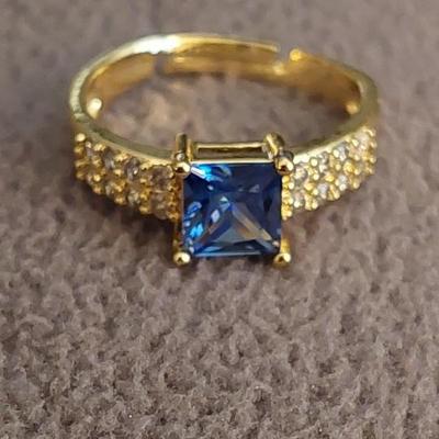 Fashion Ring Blue Stone Gold Tone