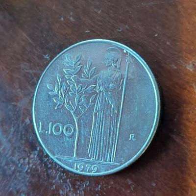 Italian 100 Lire coin
